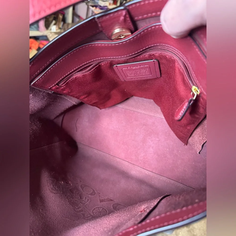 Coach - Tote 27 Colorblock w/Horse & Carriage 2021
EUC - Pebbled Leather - Picture 12 of 14